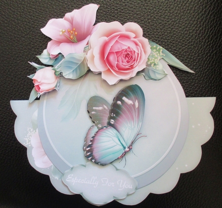 Butterfly Bouquet  - Scallop Wobble Card Mini-kit by Davina Rundle