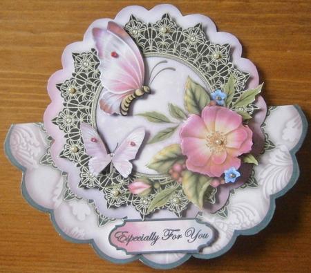 Butterflies & Blooms Scallop Wobble Card Mini Kit by Davina Rundle