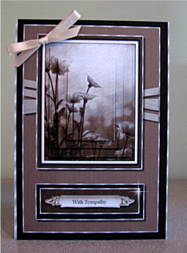 Field of Dasies Pyramid Card Topper by Debbie Knechtel