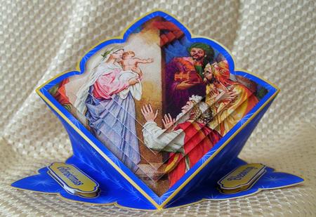 Nativity Scallop Shaped Diamond Top Card with Pyramage by Debra Laraway