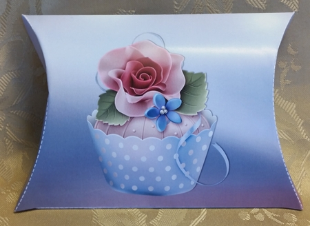 Sweet Cupcake Pillow Box by Deloraine Neubauer