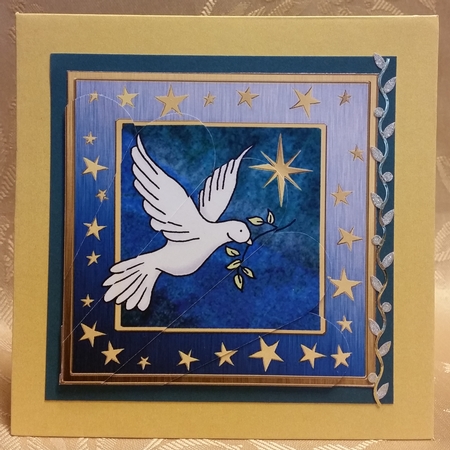 Christmas Dove Quick Card with Fan Pyramage Topper by Deloraine Neubauer