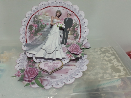 Beautiful Bride Scalloped Round Easel Card Mini Kit by Diane Carbis
