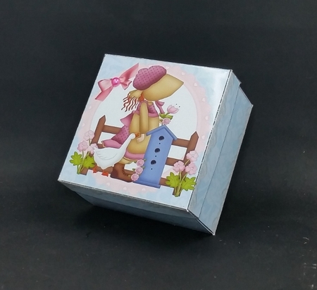 Sunbonnet Sue Gift Box by Diane  Vermeer