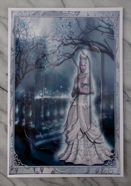 Silver Queen A5 Pyramid Topper by Diane  Vermeer