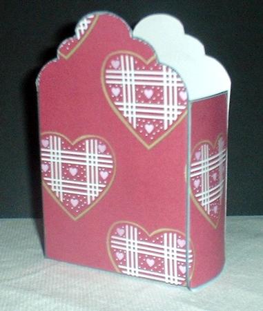 Red and Pink Hearts Tag Gift Box by Elaine HIndson