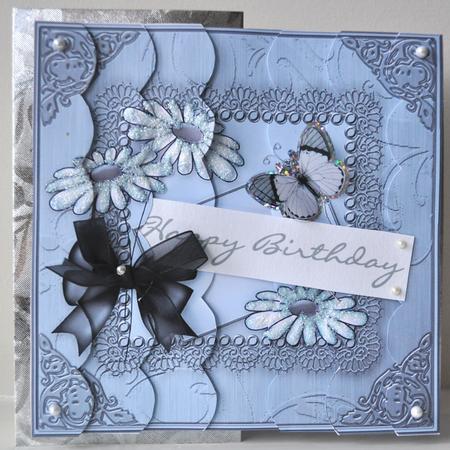 Daisies on Metallic Lace Scallop Edge Side Stacker by Elaine Thompson