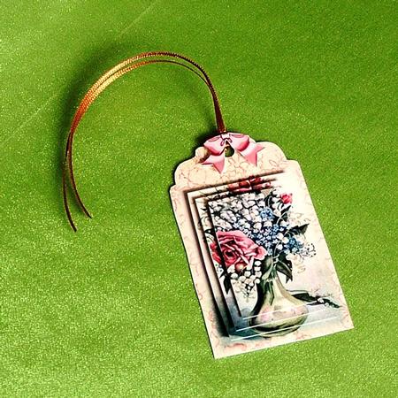 Vintage Flowers in a Vase on a Tag Pyramids by Elisabeth Le Clainche