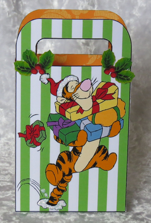 Small christms gift box with tigger (green) by Faye Volo