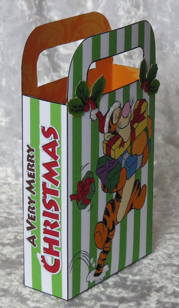 Small christms gift box with tigger (green) by Faye Volo