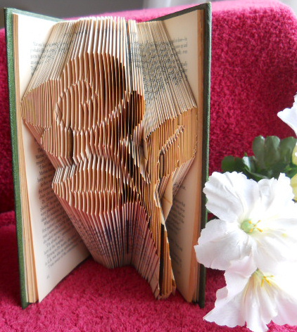 Book Folding Pattern for a Rose by Gail Pennycuick