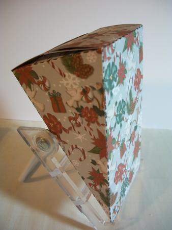 Christmas Jumble Cake Slice Box in Green by Geri Stringer