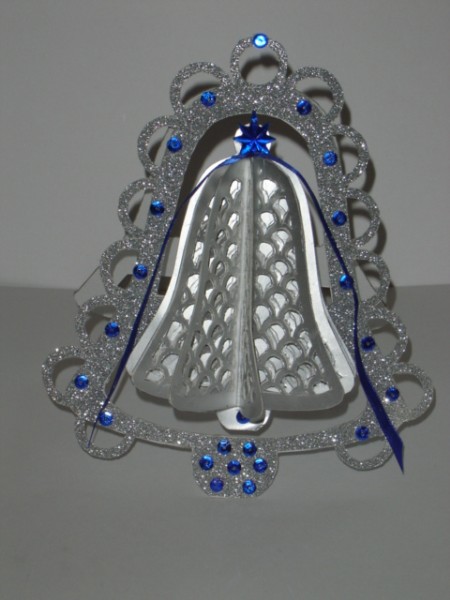 3D Scalloped Christmas Bell Open Card by Gillian Mahoney