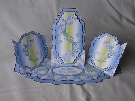 Triple Twist Easel Card - Blue Bell Like Flowers by Gitte Jensen
