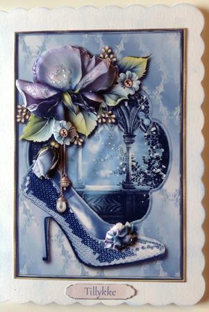 Ice Blue Roses Topper by Gitte Jensen