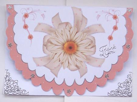 Scalloped Cream Daisy by Glenys Doyle