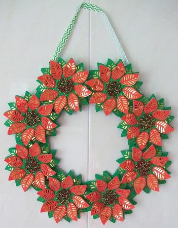 Interlocking Leaf Swirl by GWYNETH GEORGE