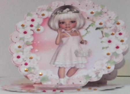 Sweet Little Daisy Scalloped Round Easel Card Mini Kit by Hazel Underwood