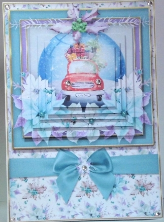 Christmas mini kit Globe 28 by Hazel Underwood