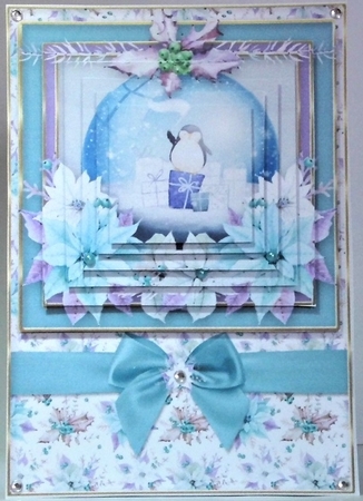 Christmas mini kit Globe 31 by Hazel Underwood