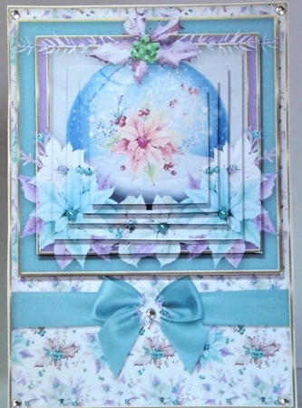 Christmas mini kit Globe 33 by Hazel Underwood