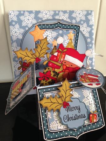 3D Xmas Bobbin Robin Presents Rubber Band Pop Up Box Card by Helanna Hancock