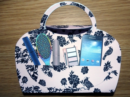 Handbag card 7 with accessories by Helen Gomm