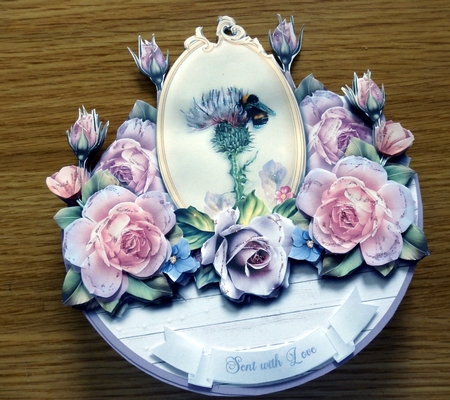 BEAUTIFUL BEE rocker card by Helen Gomm