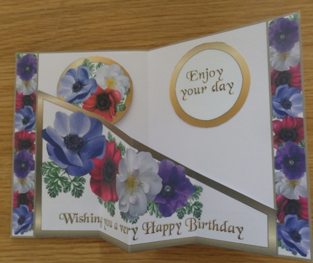 Diagonal pop-ou Pretty anemones by Helen Gomm