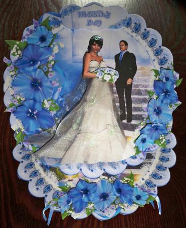 In Blue Bride and Groom Scalloped Round Easel Card by Helen Gomm