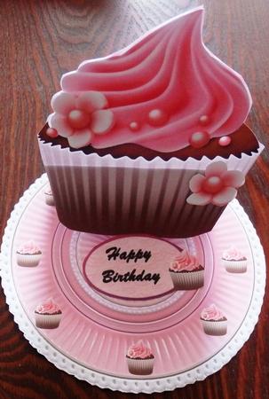 Cupcake on a Plate Easel Kit by Helen Gomm
