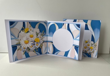 Smiling Daisy - multi occasions card by Helen Howell