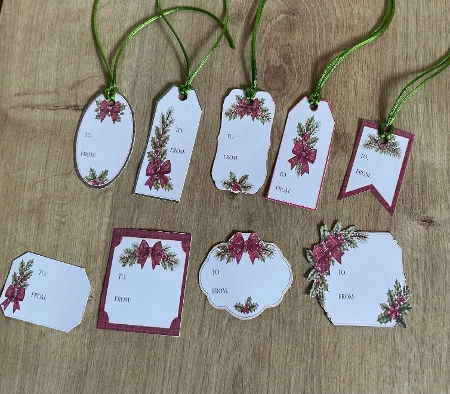 CHRISTMAS TAGS/LABELS 18 by Honorscard Appleby