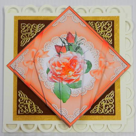Rose and Lace Fan Pyramage Topper by Irene Drieman