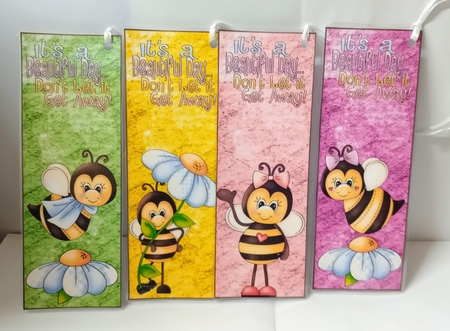 4 Its a beautiful day bee bookmarks/toppers by Jackie Odonnell