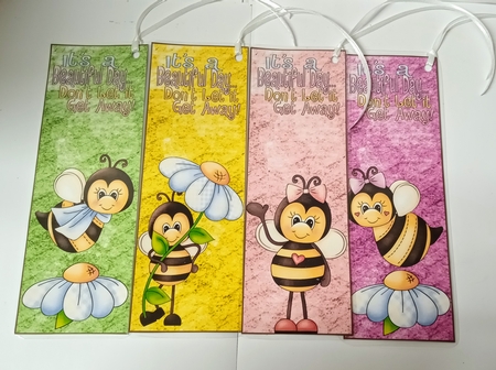 4 Its a beautiful day bee bookmarks/toppers by Jackie Odonnell