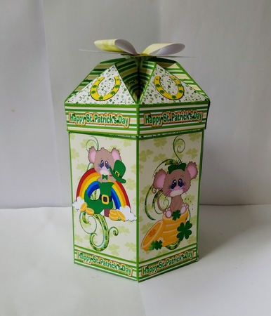 ST. PATRICKS - PETAL TOP BOX  by Jackie Odonnell