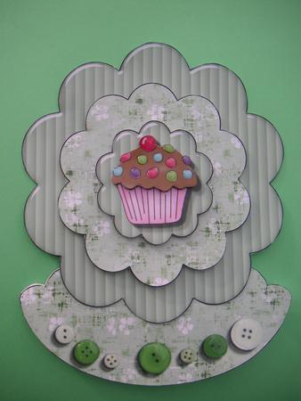 Cupcake Scalloped Wobble Card by Jane Wells