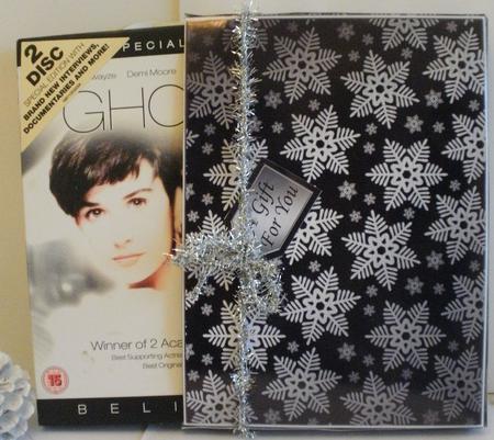 3D Xmas Snowflakes Dvd or Console Game Gift Box Mini Kit by Jayne Smith