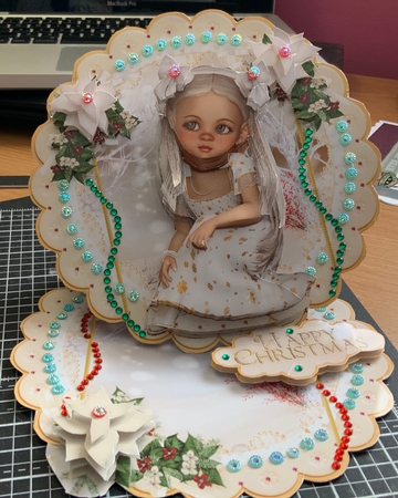 Sweet Little Christmas Dreams Scalloped Round Easel Card  by Jennie Settle