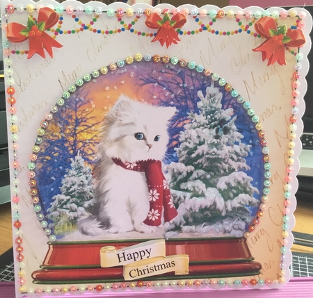 GLOBE CHRISTMAS CUTE KITTY by Jennie Settle