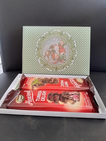 Feed Reindeer Christmas Doily 7x5in Presentation Box m Kit by Jenny Caldwell