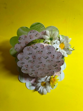 Scalloped and Stitched Hat Easel Card with Mum Sentiment by Joyce Perkins