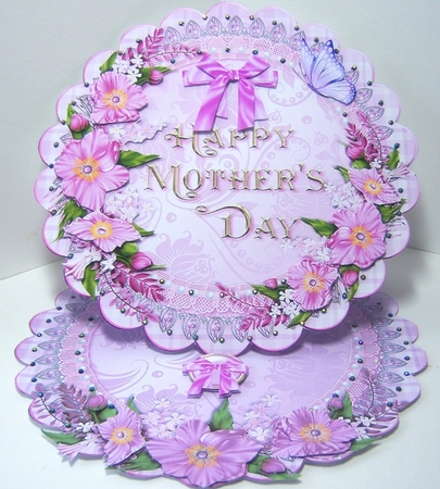 Mothers Day Scalloped Round Easel Card by Katie Silver
