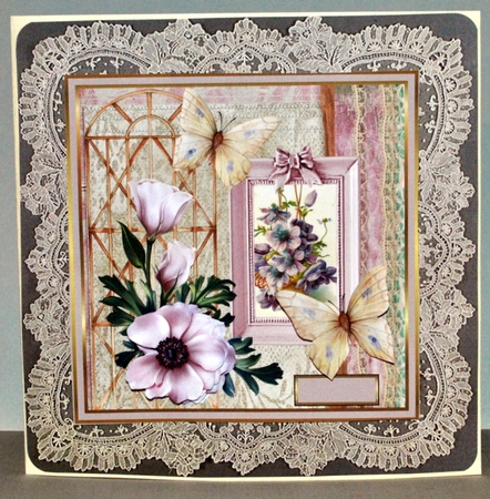 Anemone and lace by Kristina Norbat