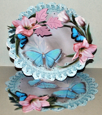 Delicate Flowers & Butterflies Scalloped Round Easel Card Mini Kit by Kristina Norbat