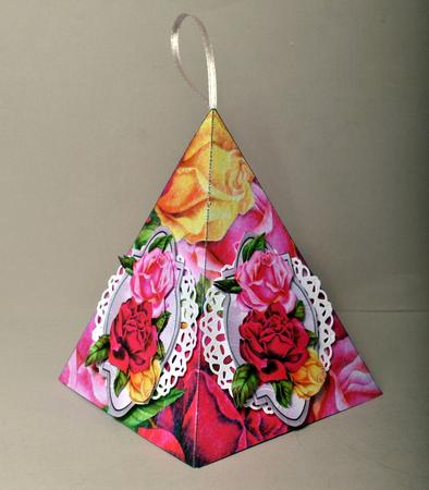 Pyramidecard Vintage Roses by Kristina Norbat