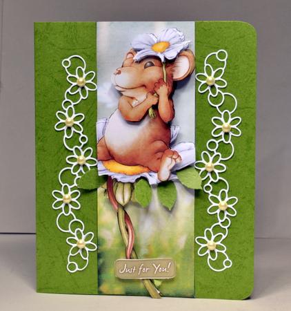 Daisy Mouse Large Vertical Dl by Kristina Norbat