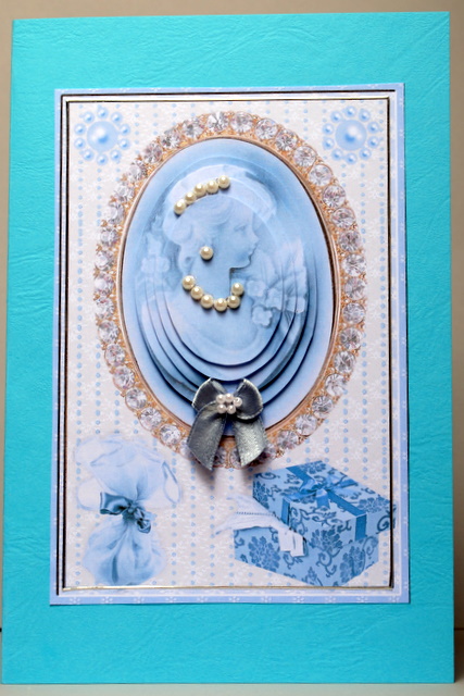 Cameo Oval Pyramid by Kristina Norbat