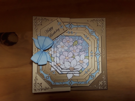 3D Shaped No-Hole Fold Back Pretty Floral Card with Pyramage Mini Kit  -  Pretty Flowers by Leanna Hudson